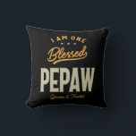 Almofada Sou Um Pepaw Abençoado - Vovô<br><div class="desc">Este design hilário apresenta a frase "Sou Um Pepaw Abençoado" em letras negrito,  perfeito para qualquer vovô orgulhoso mostrar sua alegria. Ideal para avós que adoram expressar seu orgulho familiar. Perfeito como Dia de os pais ou presente de aniversário.</div>