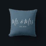Almofada Sr. & Travesseiro decorativo para o aniversário de<br><div class="desc">O Sr. e a Sra. travesseiro decorativo personalizados com o ano do casamento fazem um lindo casamento ou presente de aniversário.</div>