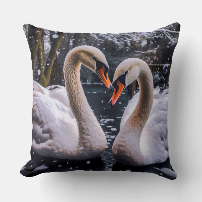 Almofada Swans Românticos em uma Terra Maravilha de inverno (Frente)