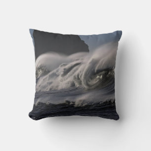 Almofada Tempestade de ondas no mar no oceano selvagem