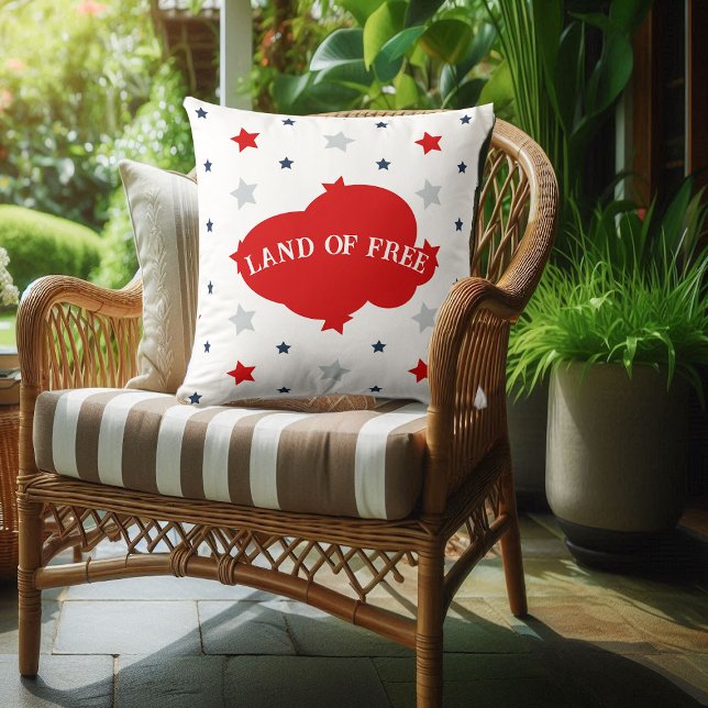 Almofada Terra Do Patriótico Padrão Livre De Estrelas Azuis (Land Of Free Blue And Red Stars Pattern Patriotic Outdoor Pillow)