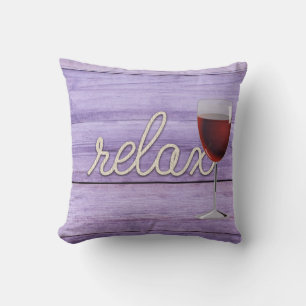 Almofada texto da corda "relaxe" na madeira púrpura