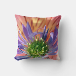 Almofada The Awakening Flower Throw Pillow