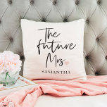 Almofada The Future Mrs and Your Name | Modern Beauty Gift<br><div class="desc">Introducing "The Future Mrs and Your Name" Modern Beauty Gift Set from Zazzle Celebrate the joyous occasion of the future Mrs. with a modern beauty gift set from Zazzle that combines luxury, personalization, and style. This exclusive gift set is designed to make her feel truly special as she embarks on...</div>