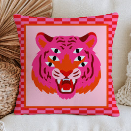 Almofada Tigre Rugindo em Padrão Xadrez Rosa Funky