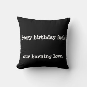 Almofada Todo aniversário alimenta nosso amor ardente.