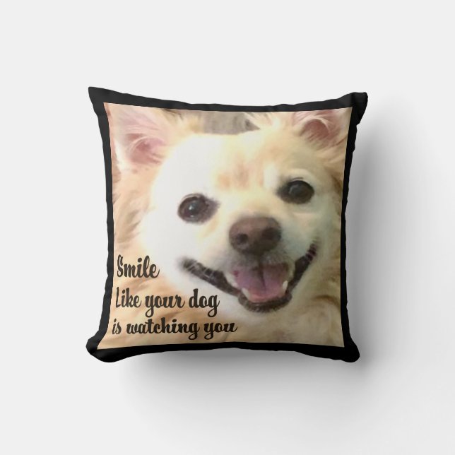Almofada Travesseiro com a frase Smile like your dog is wat (Frente)