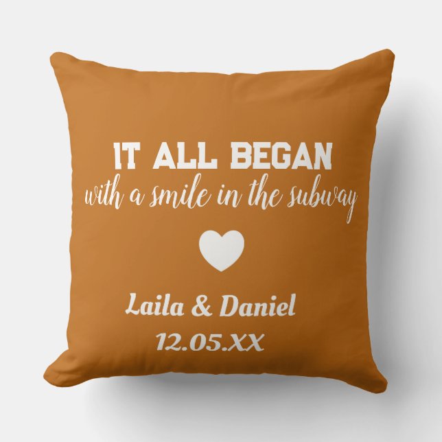 Almofada Travesseiro de Metrô Personalizado da História de  (Frente)