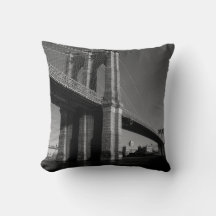 Travesseiro de ponte Brooklyn preto e branco