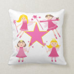 Almofada Travesseiro de prensas de fada rosa<br><div class="desc">Fada Cor-de-rosa Princesas travesseiros com uma estrela grande rosa e quatro princesas fadas vestidas de rosa com varas mágicas sobre fundo branco.</div>