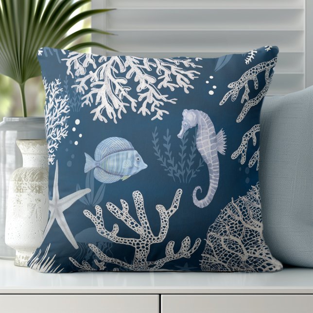 Almofada Travesseiro decorativo de Coral Branco Azul Costei (Elevate Your Décor: Discover Gorgeous Coastal Throw Pillows by Totally Coast)