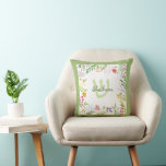 Almofada Travesseiro decorativo do Monograma Hebraico com S<br><div class="desc">O nosso Travesseiro decorativo de Monograma Floral, bonito e enquadrado, é uma maneira bonito de emprestar uma sensação casual de casualidade ao quarto do seu filho. Esta travesseiro é uma maneira excelente de vestir seu espaço e celebrar as estações de primavera e verão. Flores silvestres coloridas e caprichosas enquadram a...</div>