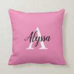 Almofada Travesseiro Estiloso Rosa com Letra Inicial Monogr<br><div class="desc">Almofada cor-de-rosa estilosa com monograma em letra cursiva, apresentando um arranjo elegante de nome e inicial de monograma em um lindo fundo rosa. A almofada é fácil de personalizar digitando o nome e a inicial de sua escolha no modelo de personalização online antes de fazer o pedido. O texto copia...</div>