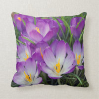 Travesseiro floral roxo das flores do açafrão do