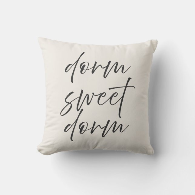 Almofada Travesseiro Neutro “Dorm Sweet Dorm” | Marfim e Ci (Frente)