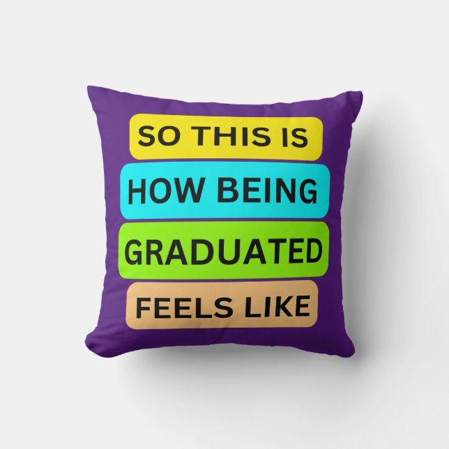 Almofada Travesseiro Roxo SO_This_IS_HOW_BEING_GRADUATED_FE (Frente)