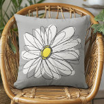 Almofada Trendy Daisy com cinza e amarelo<br><div class="desc">Uma peça de arte dúzia e caprichosa,  hipster. Você pode adicionar um nome,  monograma ou outro texto personalizado. Se você precisar mover a arte ao redor,  clique no botão personalizar para fazer alterações.</div>