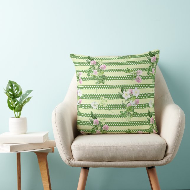 ALMOFADA TREVO DE TRÊS FOLHAS VERDE IRLANDÊS E FLORES ROSAD (Cadeira)