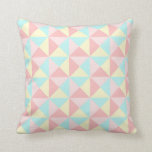 Almofada Triângulos Geométricos Travesseiro Amarelo Azul Co<br><div class="desc">Travesseiro decorativo decorativo de triângulos geométricos retrorreflectores em amarelo pastel claro,  rosas claro e azul-céu aqua.</div>
