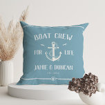 Almofada Tripulação De Barcos Para Nome Personalizado Náuti<br><div class="desc">Tripulação de barco para a Vida! Travesseiro decorativo moderno de âncora em clássico mar aberto náutico azul e branco mostrando seus nomes e data cercada por detalhes de corda. presente de excelente para amantes de barco para Dia de os namorados,  recém-casados,  casamentos,  renovações de votos ou aniversários.</div>