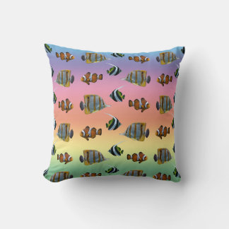 Almofada Tropical Fish Frenzy Pillow (Arco-íris)