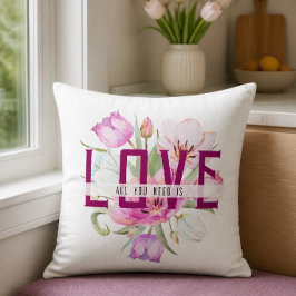 Almofada Tudo o que Você Precisa é Amor Floral
