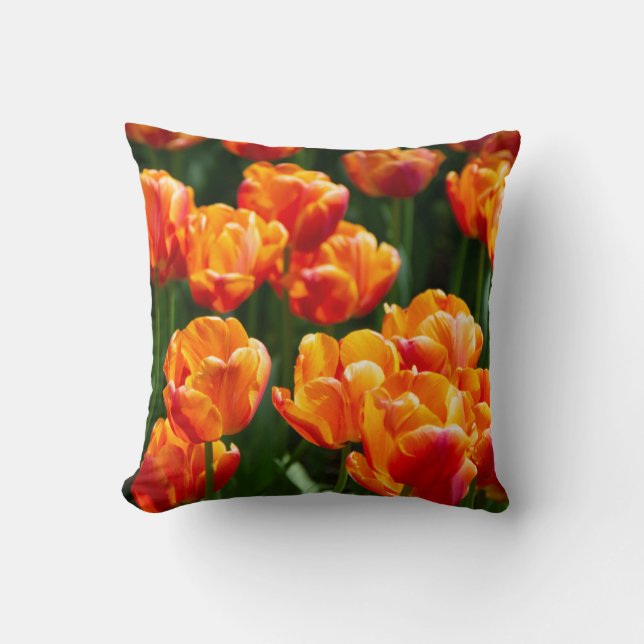 Almofada Tulipas laranja-claras no parque (Frente)