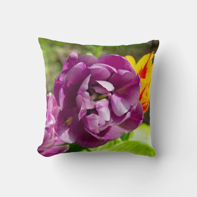 Almofada Tulipas lilás num dia ensolarado (Frente)
