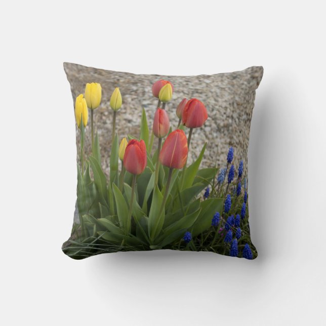 Almofada Tulipas Vermelhas e Amarelas (Frente)