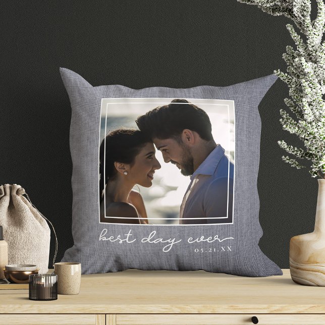 Almofada Última Data De Casamento Da Foto Do Melhor Dia De  (Celebrate forever! Our 'Best Day Ever' photo script pillow with your wedding date)