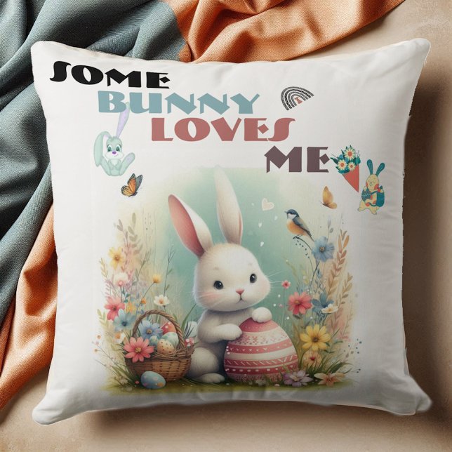 Almofada Um Coelhinho Me Ama Uma Gota De Ovos De Páscoa Flo (Some Bunny Loves Me Floral Easter Eggs Basket Cute Throw Pillow)