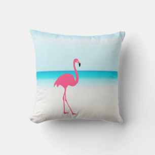 Almofada Um flamingo cor-de-rosa bonito na praia