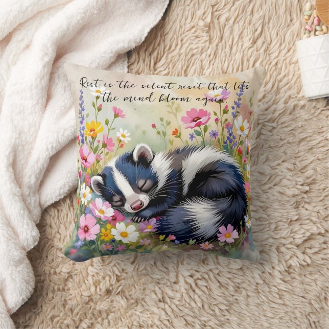 Almofada Um Gambá Adorável Dormindo em Flores e Citação (Cobertor)