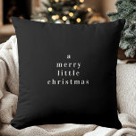 Almofada "Um pequeno Natal Feliz, preto e branco<br><div class="desc">"Traga a elegância do eterno para o seu decoro de Natal com este Travesseiro Minimalista de Um Natal Feliz, Preto e Branco. Apresentando um elegante design preto-e-branco com um toque minimalista, esse travesseiro complementa espaços modernos e neutros, acrescentando um olhar confortável, mas sofisticado, a qualquer sala. Perfeito como sotaque de...</div>