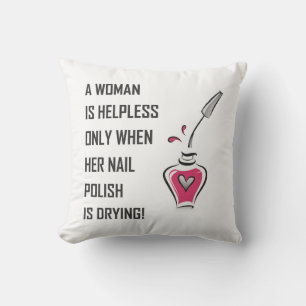 ALMOFADA UMA MULHER É INÚTIL...