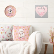 Urso de pelúcia doce e pinrodas para uma menina Ba