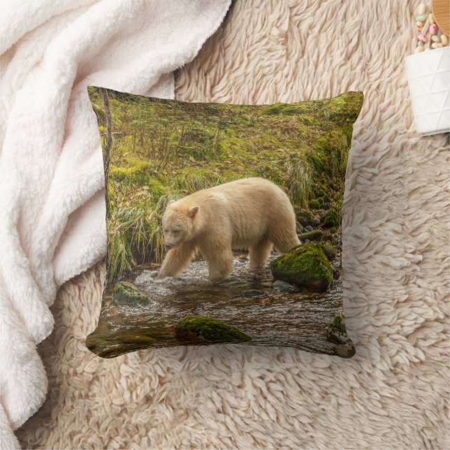 Almofada Urso Espírito Branco caça peixes no Riordan Creek (Cobertor)