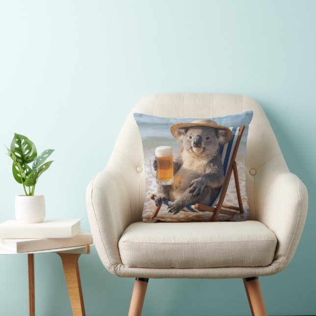 Almofada Urso Koala Com uma Cerveja na Praia (Cadeira)