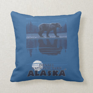 Almofada Urso no luar - parque nacional de Denali, Alaska