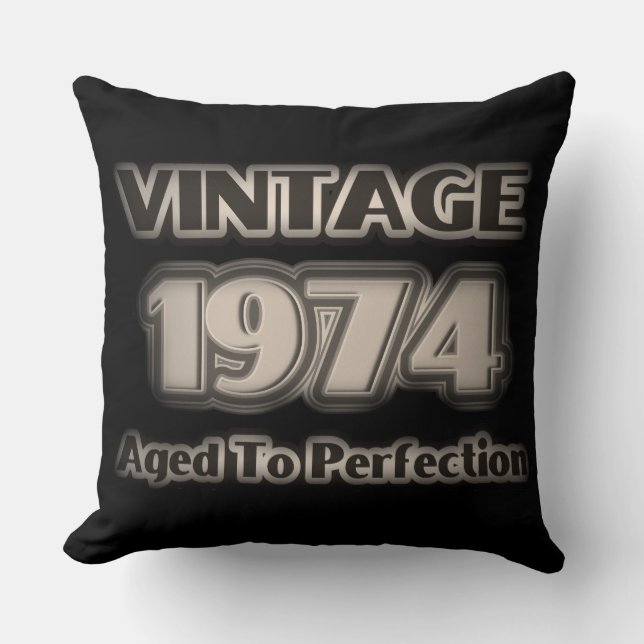 Almofada Vintage 1974 - Idade Para Perfecção (Frente)