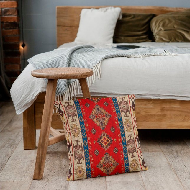 Almofada Vintage Antiquado Túmulo Vermelho Dourado Pálido T (Criador carregado)