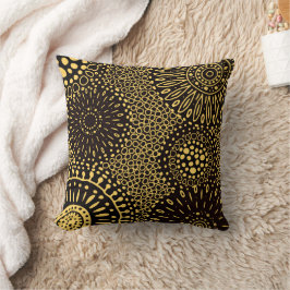 Almofada Vintage Black and Gold Ethnic Floral Pattern