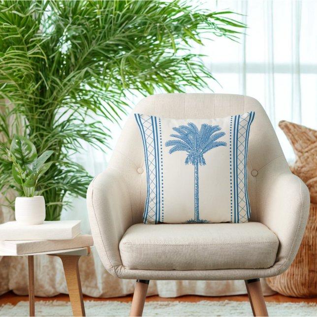 Almofada Vintage Blue & Cream Palm Tree Silhoule Coastal (Blue vintage inspired cream palm tree pillow.)