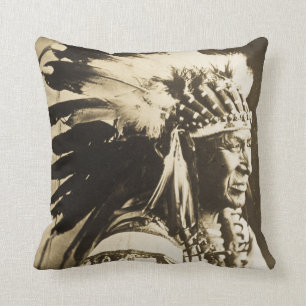 Almofada Vintage branco do chefe de Sioux da cisne