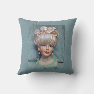 Almofada Vintage Lady Head Vase Big Bouffant Hair Pearls