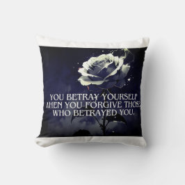 Almofada "Você se trai - Rosa Escuro Citação na Traição