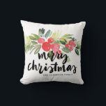Almofada Watercolor Holly Brush - Letra Pincel Feliz Natal<br><div class="desc">Travesseiro personalizado de Natal moderno e caprichoso,  com coloração aquosa,  flecha oca e tipografia do pincel. Esta é uma parte de um conjunto de feriados - carimbos,  adesivos e etiquetas correspondentes.</div>