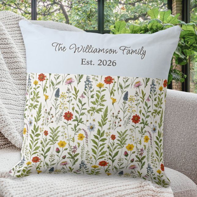 Almofada Watercolor Wildflowers Pattern Personalized (A personalized throw pillow with pattern of colorful wildflowers in a watercolor style)