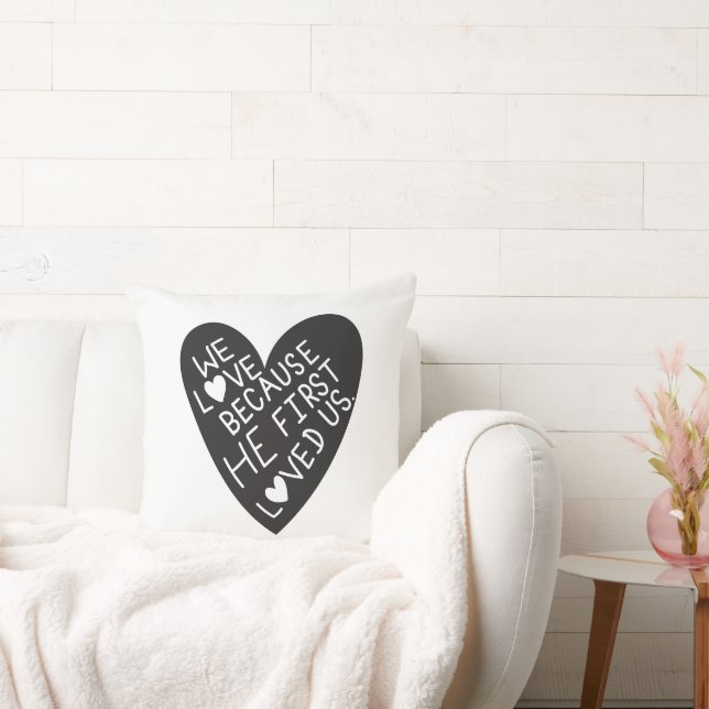 Almofada We love because he first loved us (Sofá)