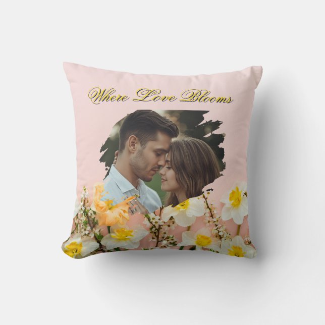 Almofada Where Love Blooms Pillow | Spring Romance Throw  (Frente)